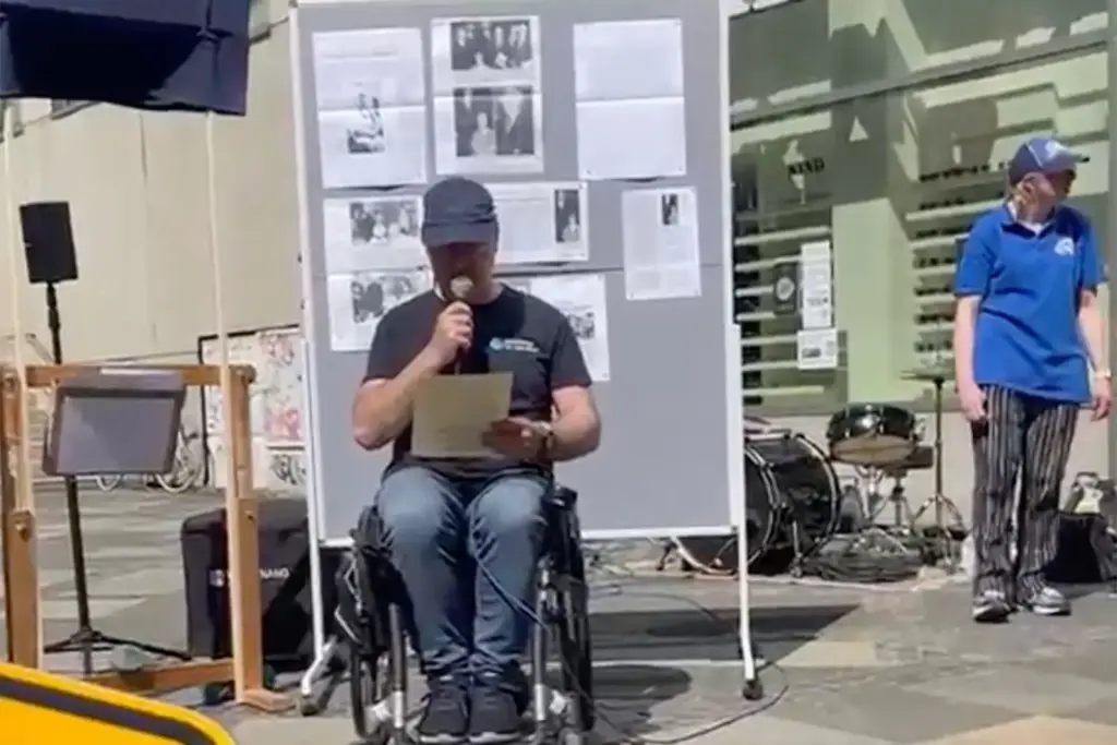 Rede von Dirk Böhlke bei dem Protest an der Martinitreppe in Minden